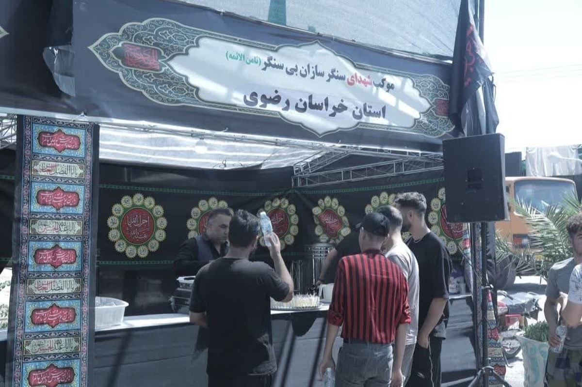 همرزمان شهیدان در خدمت زائران امام رئوف