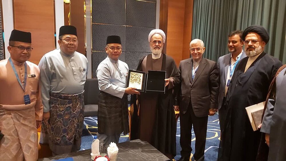 گزارش جامع از سفر آیت‌الله اعرافی به مالزی