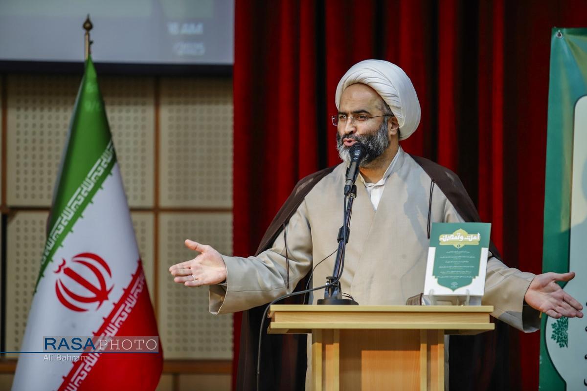 آیین رونمایی و آغاز جلسات درس اخلاق در مساجد استان قم برگزار شد
