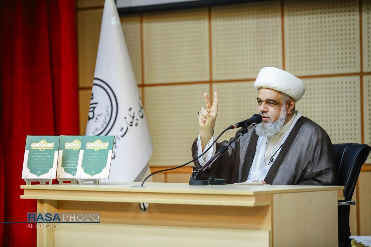آیین رونمایی و آغاز جلسات درس اخلاق در مساجد استان قم برگزار شد