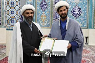 تقدیر از امام جماعت موفق مسجد حضرت زینب شهرکرد