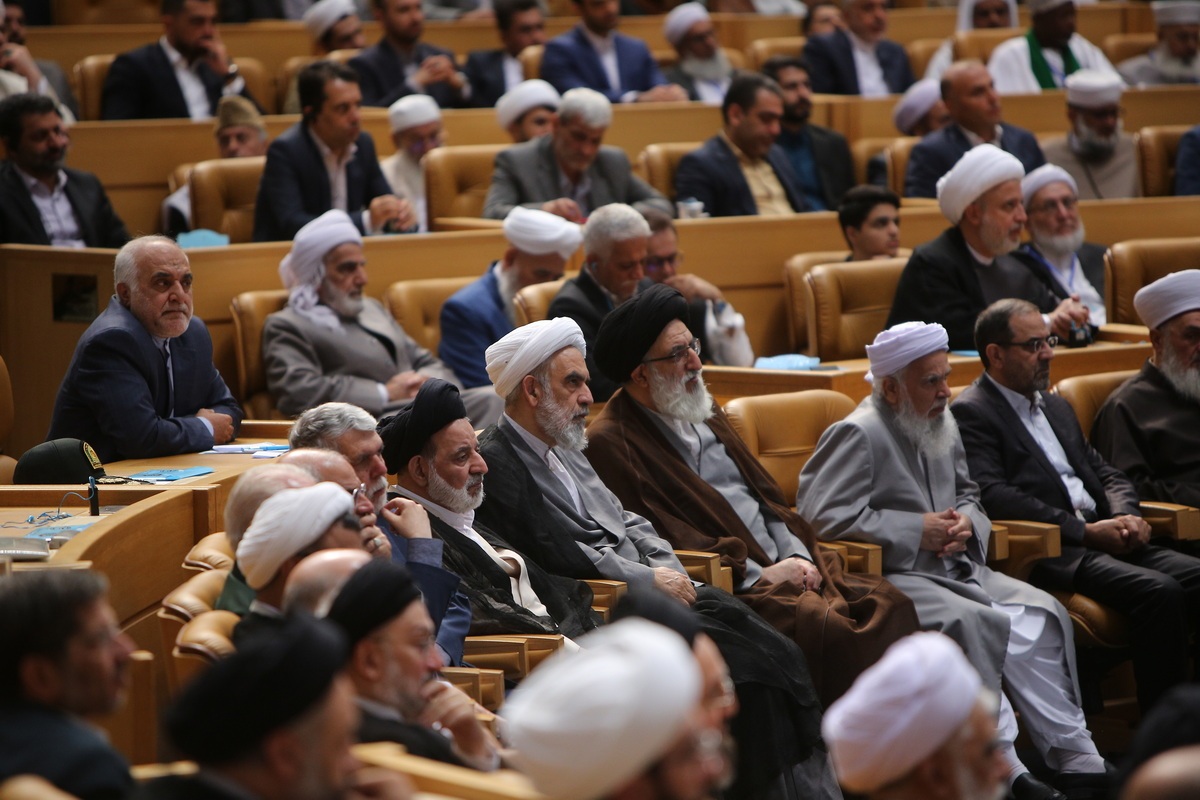 در حال حاضر تقریب جوامع اسلامی حیاتی است