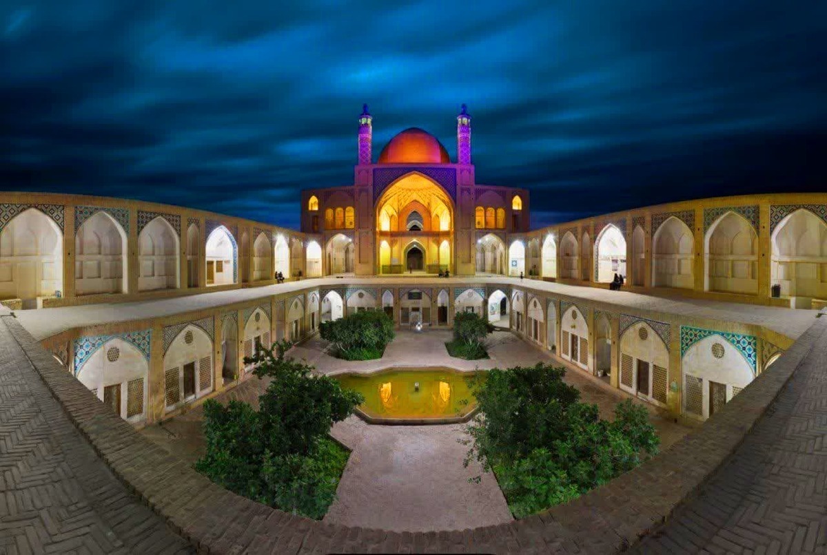 مرمت مساجد تاریخی جامع و مسجد آقا بزرگ کاشان نیازمند عزم جمعی است