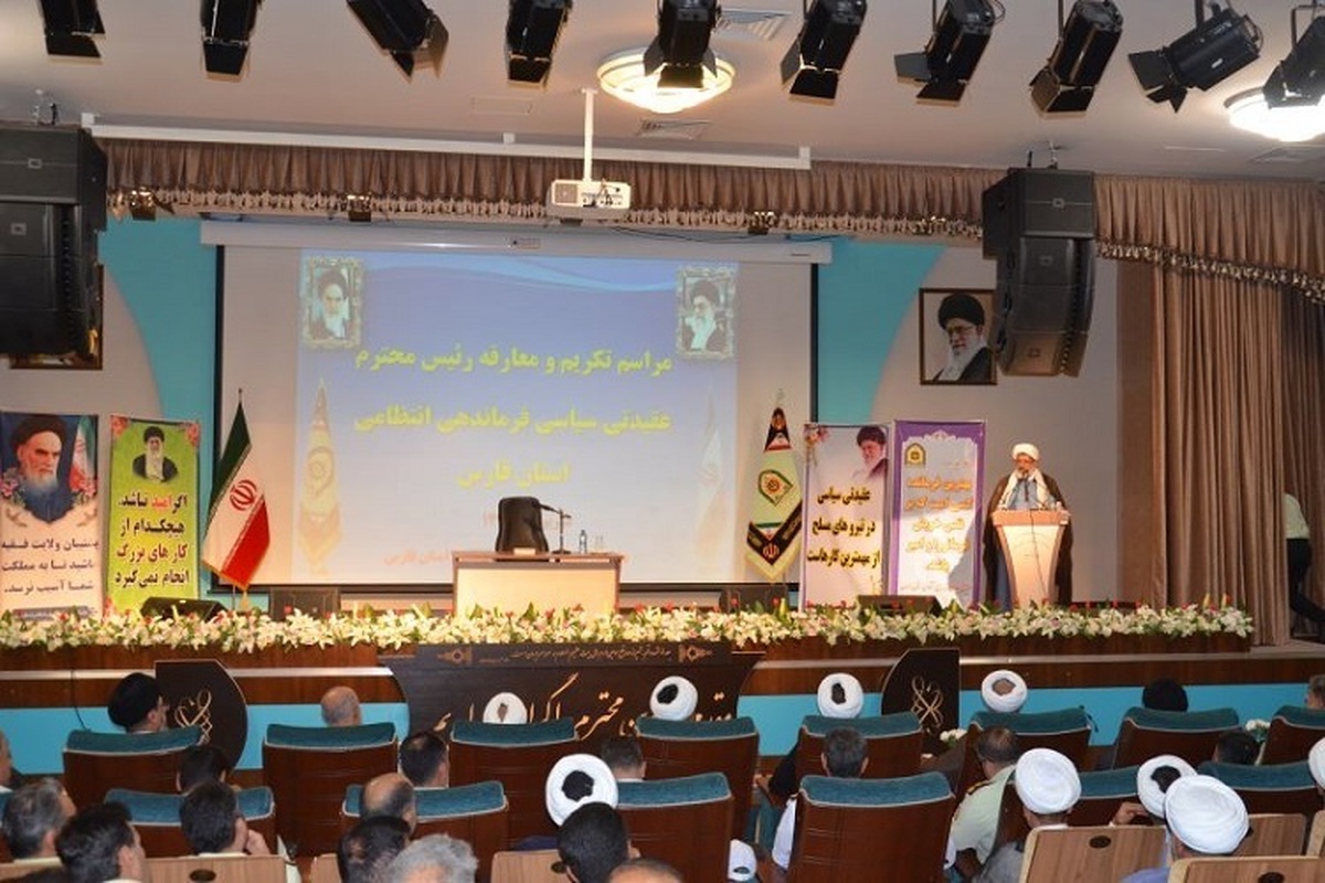 وظیفه روحانیت پررنگ کردن دین در متن جامعه است