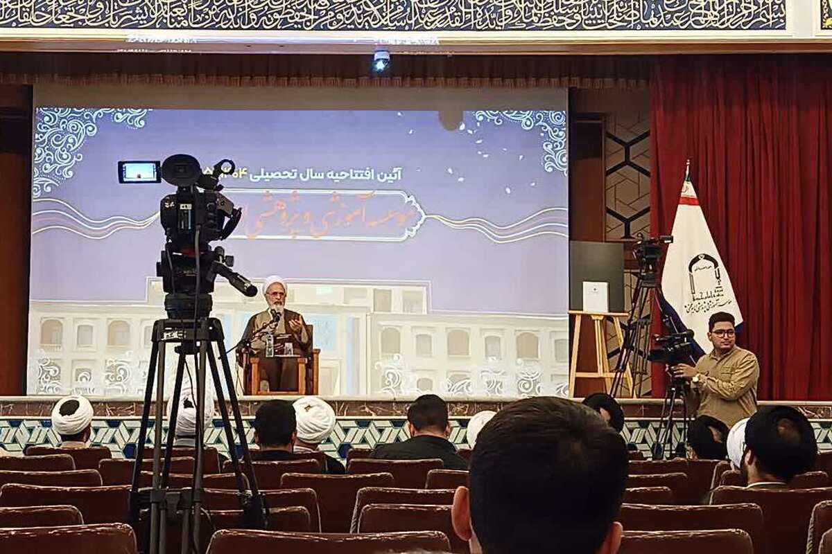 حوزه در کانون غرضورزی تمدن غربی و کارزاری پیچیده قرار دارد/موظف به تحقق «بلاغ مبین» هستیم