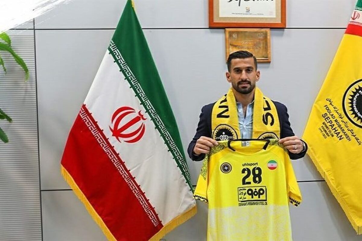 کاپیتان سپاهان ۱۰ زندانی را در کاشان آزاد کرد