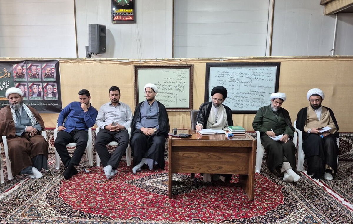 طلاب و نخبگان حوزوی سبب مباهات هستند
