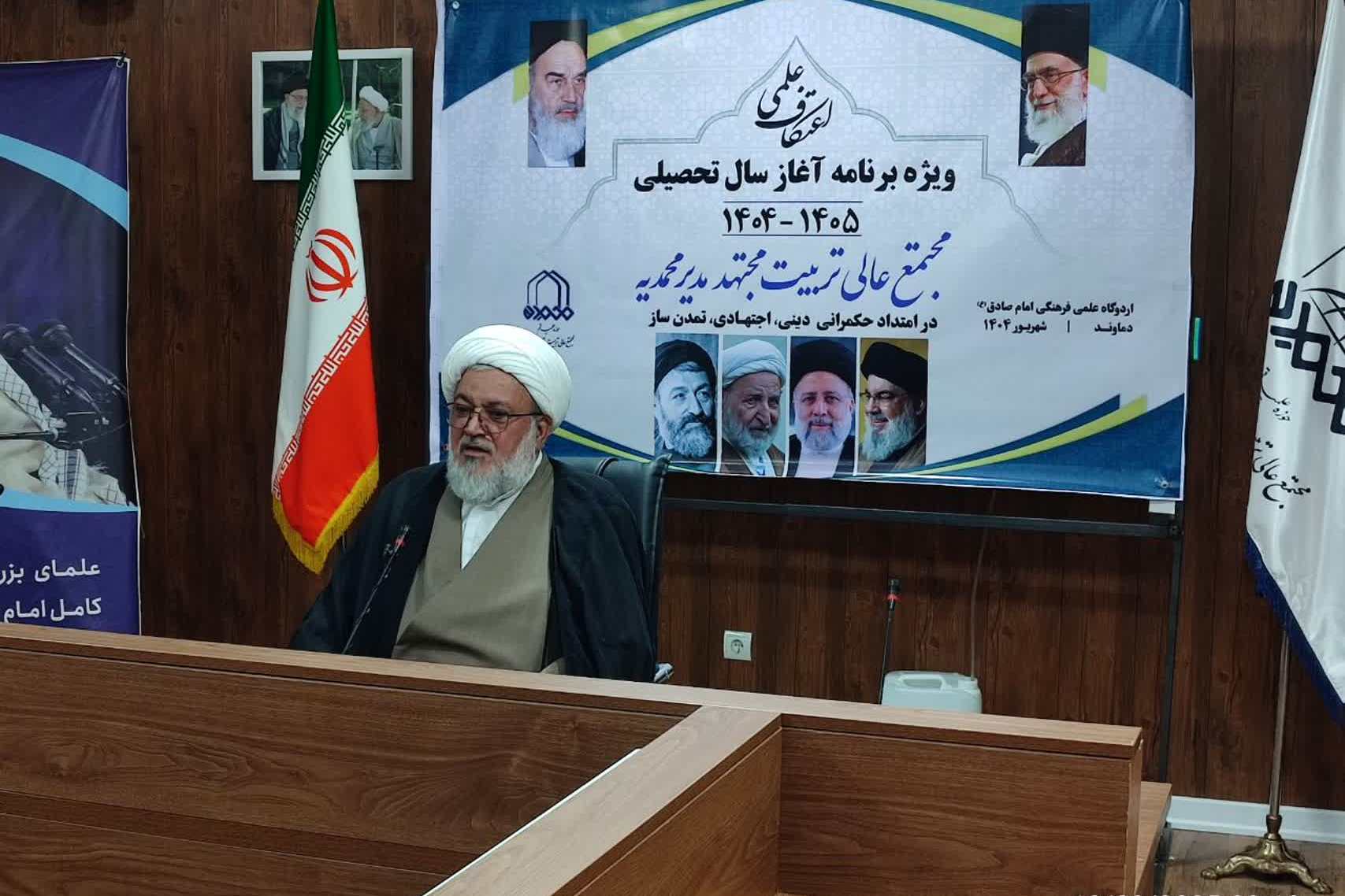 معرفی مفاخر دینی و انقلاب اسلامی حلقه مفقوده جامعه اسلامی است