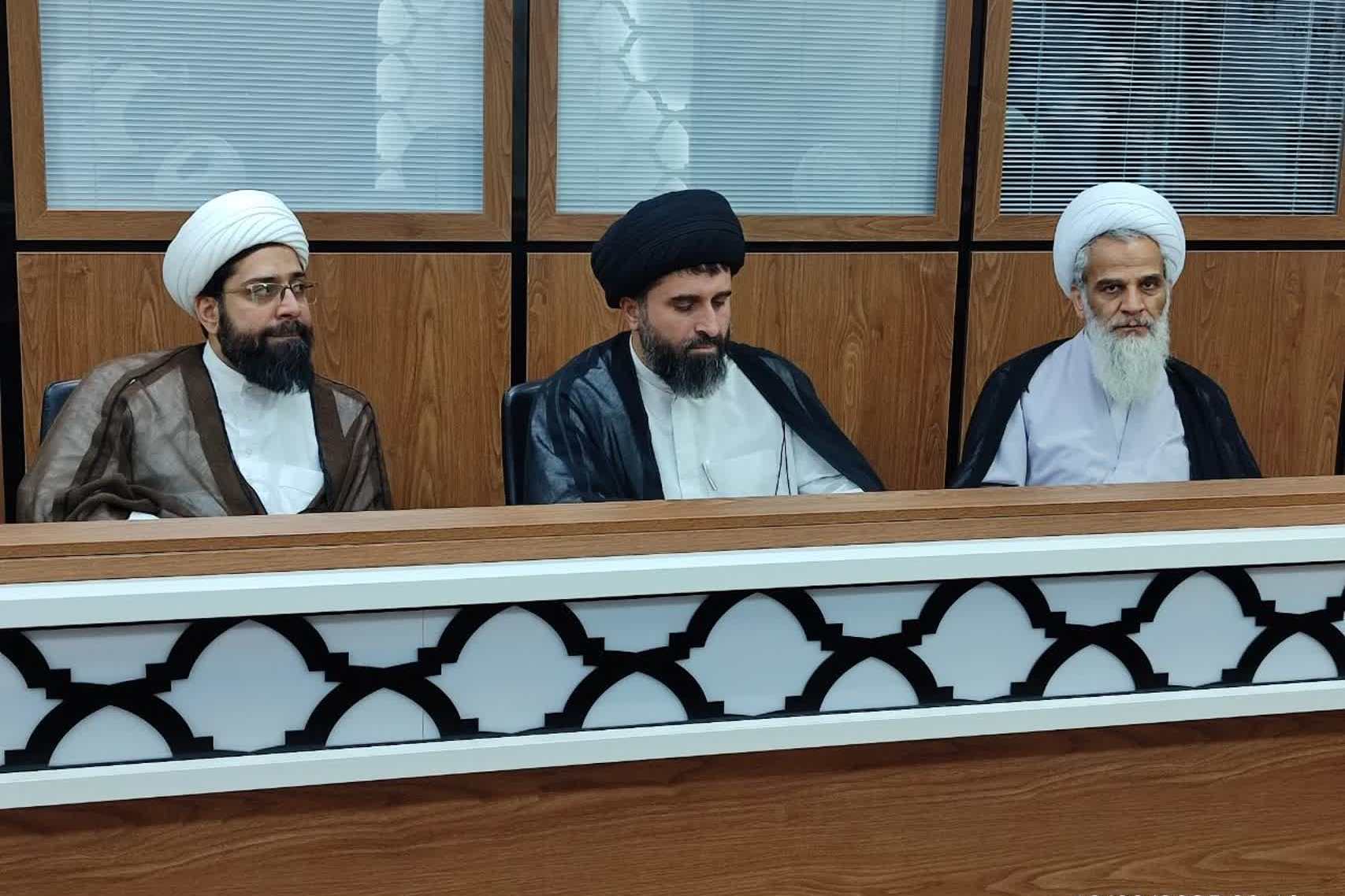 معرفی مفاخر دینی و انقلاب اسلامی حلقه مفقوده جامعه اسلامی است
