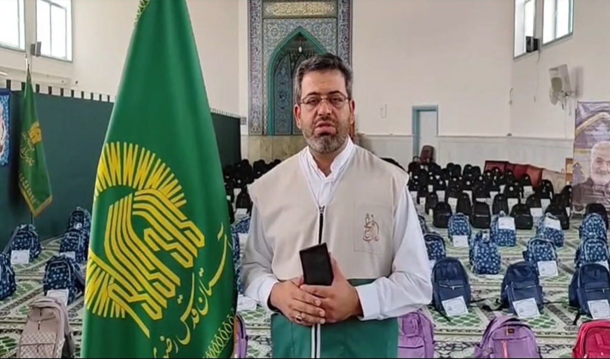 توزیع بستههای لوازمالتحریر به دانش آموزان نیازمند