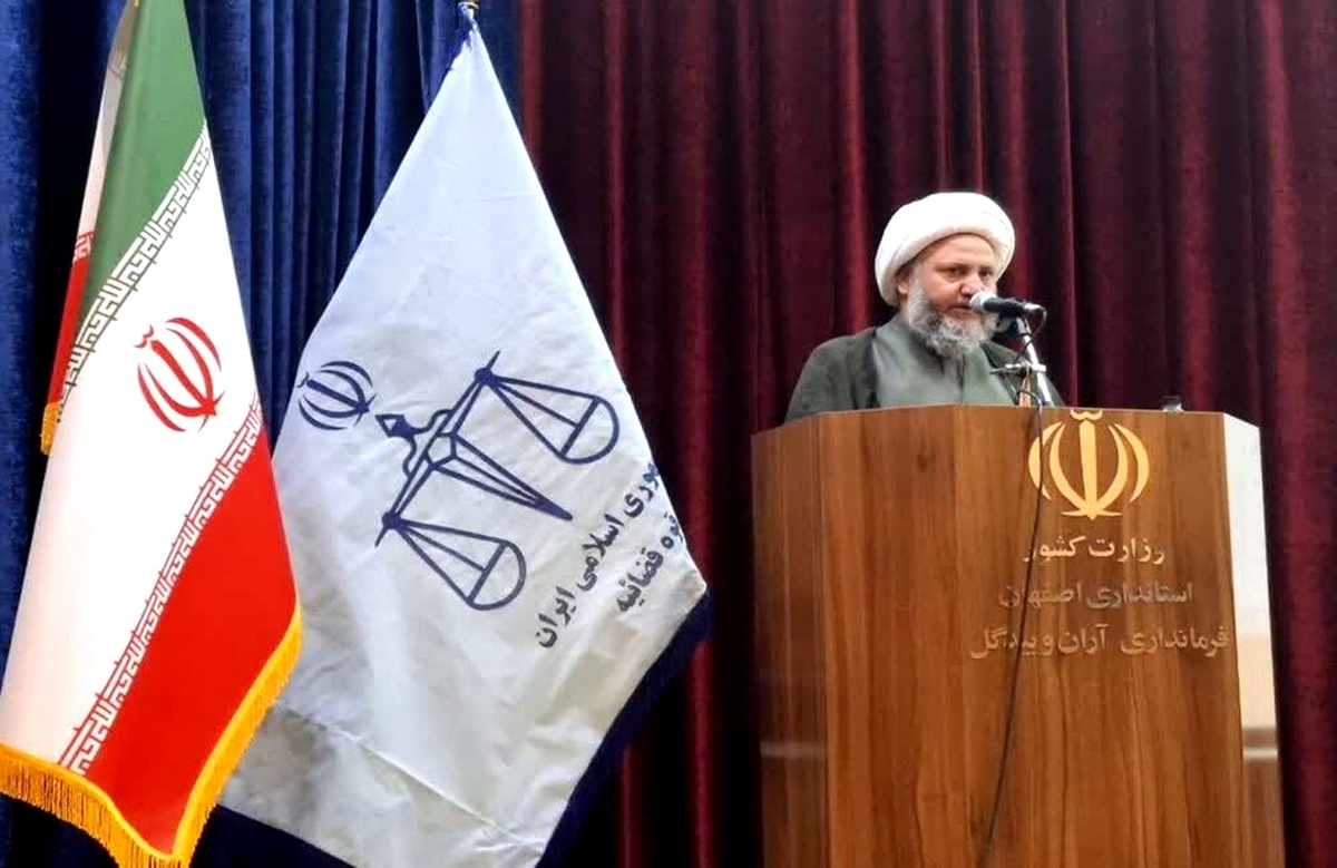 قوه قضاییه با تشخیص حق از ناحق براساس شرع حکم میکند