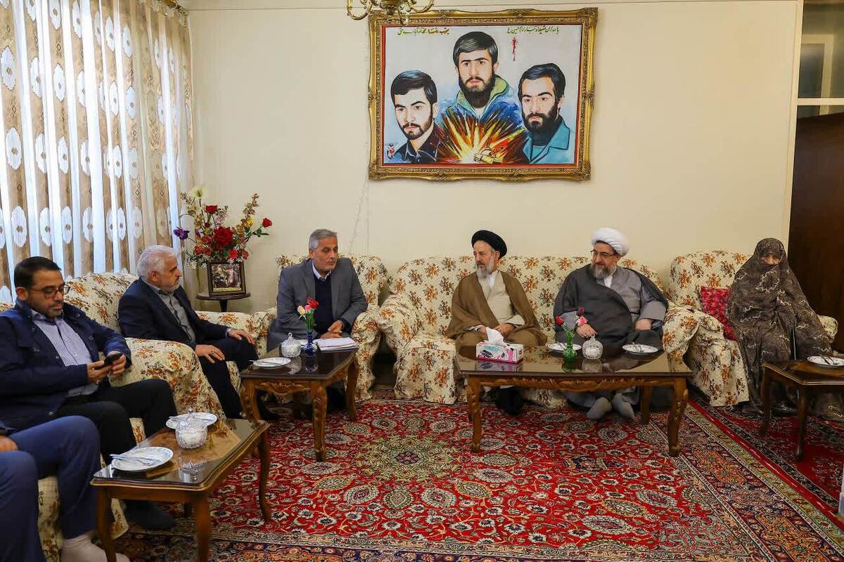 دیدار امام جمعه تبریز با خانواده‌های شهیدان دفاع مقدس