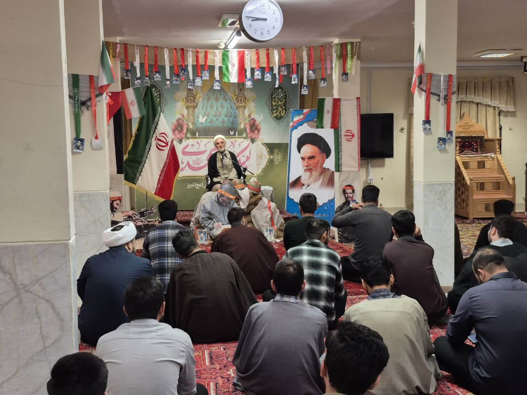 مراسم بزرگداشت و تجلیل از اساتید رزمنده روحانی در تبریز برگزار شد