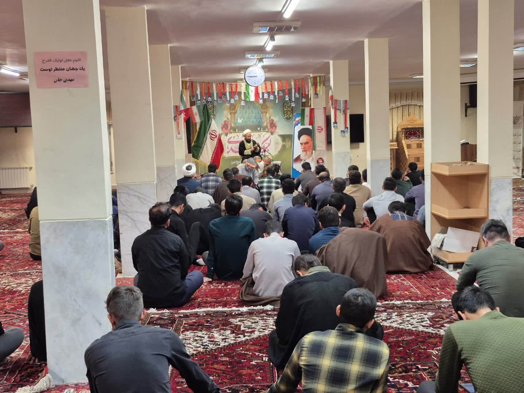 مراسم بزرگداشت و تجلیل از اساتید رزمنده روحانی در تبریز برگزار شد