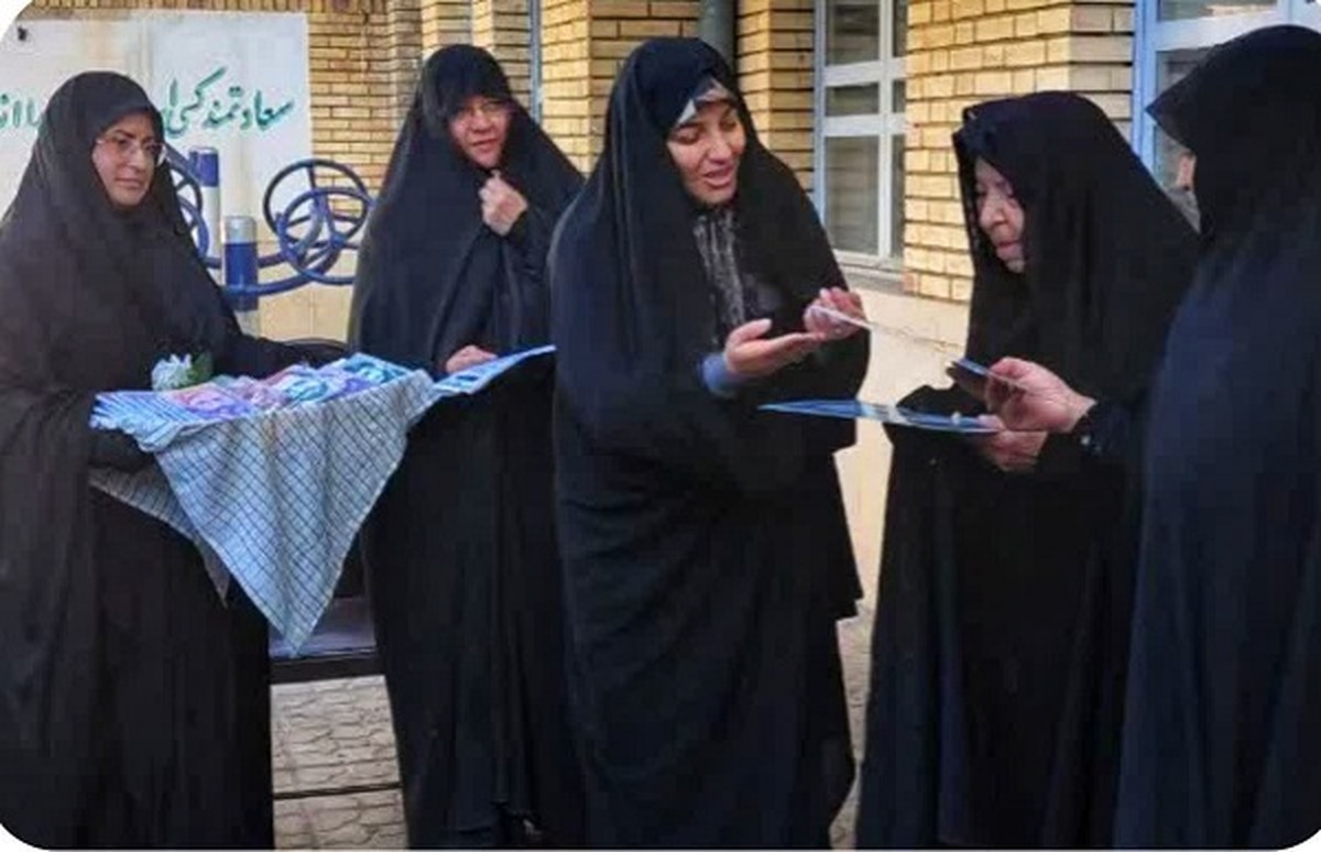 نگاهی به ویژه برنامه های هفته دفاع مقدس در مدرسه علمیه الزهرا شیراز