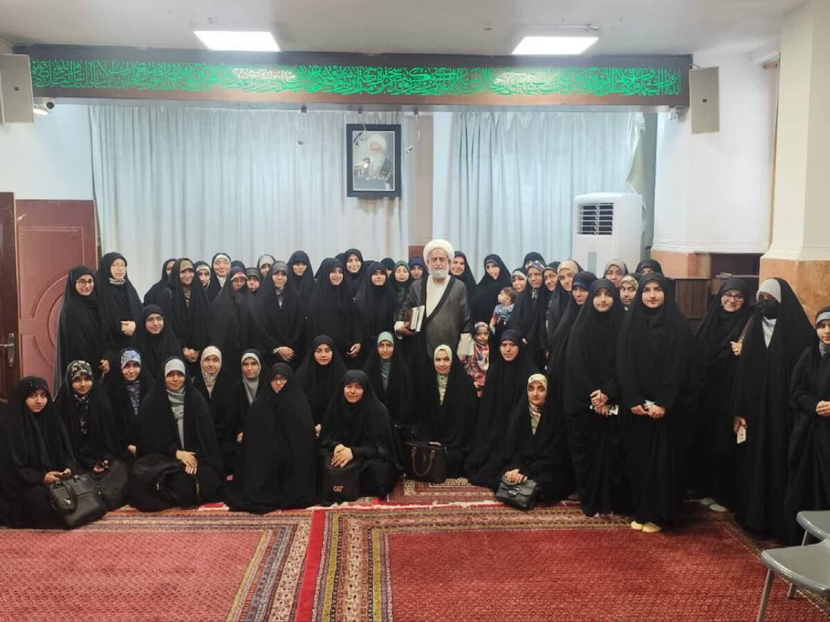 بازدید طلاب مدرسه علمیه فاطمةالزهرا از مدرسه تاریخی منصوریه شیراز
