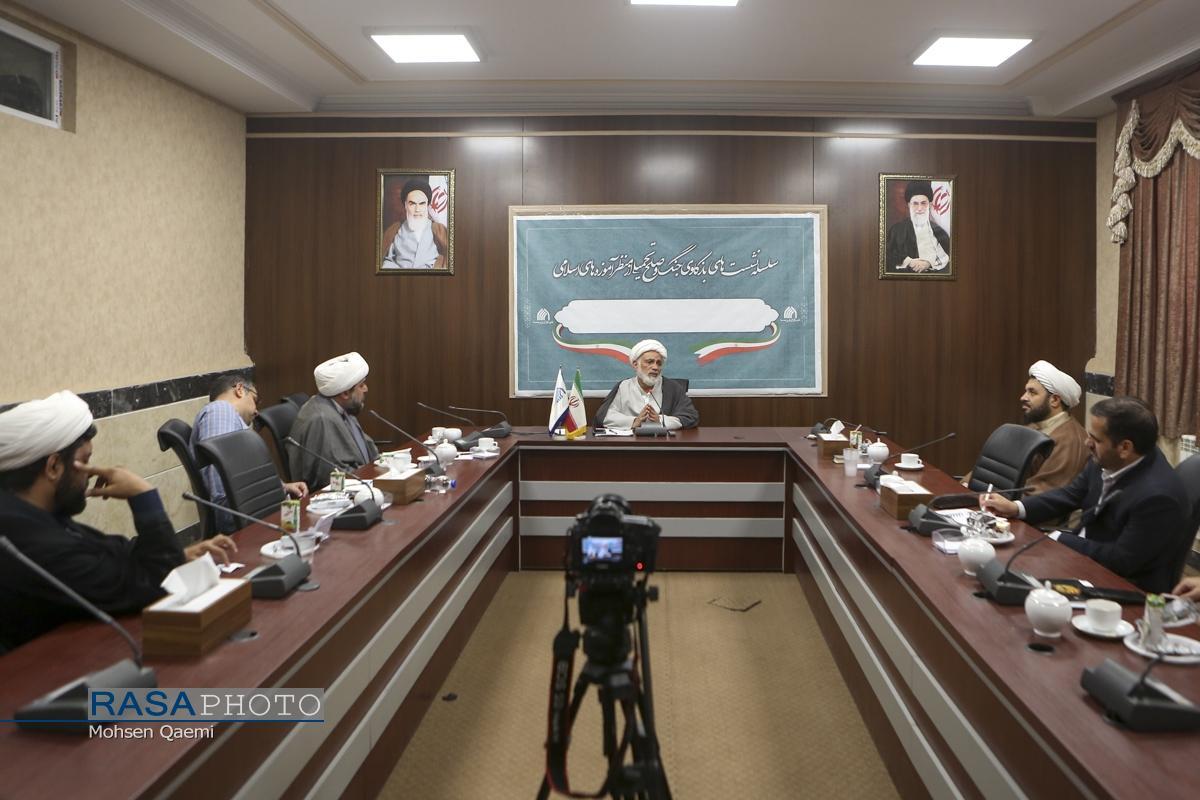 عرفان‌های کاذب ابزار دشمن برای تضعیف ایمان جوانان هستند