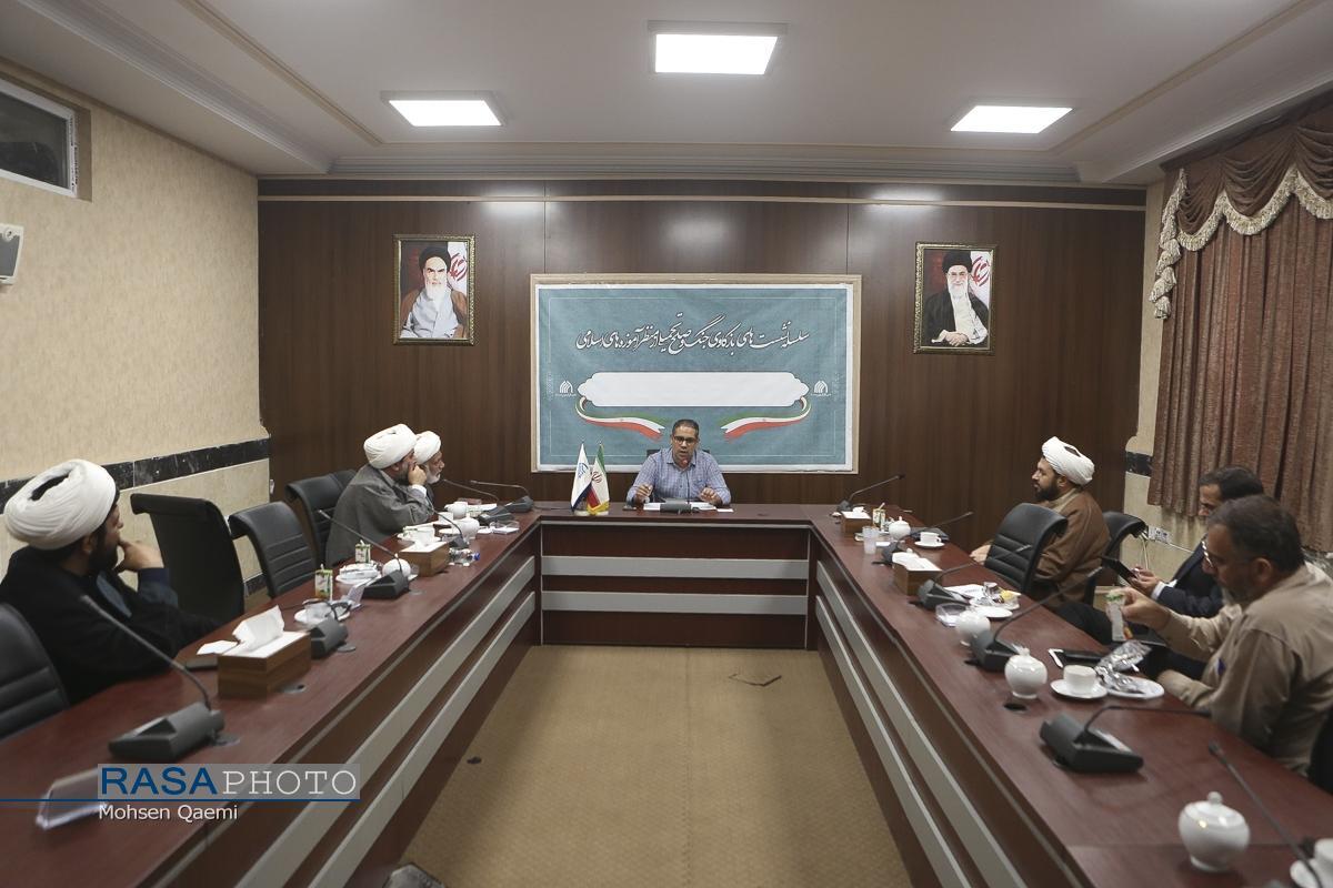 فعالیت عرفان‌حلقه؛ از تمجید حملات دشمن تا سوءاستفاده مالی و روانی
