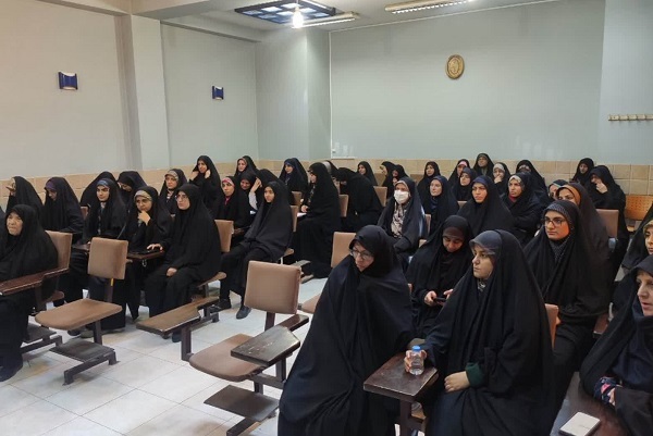 مراسم بزرگداشت هفته دفاع مقدس در مدرسه علمیه خواهران غدیریه شیراز برگزار شد