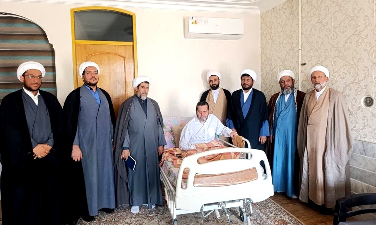 عیادت از روحانی آزاده دوران دفاع مقدس