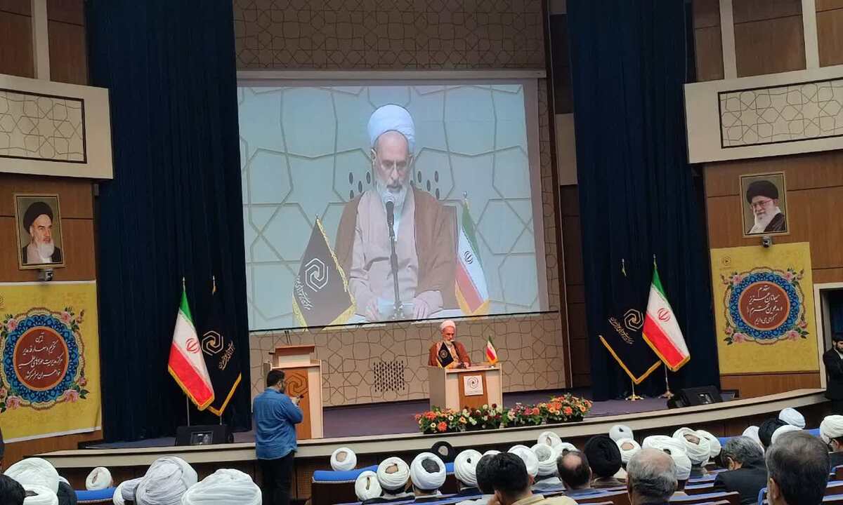 هدف گرفتن حجاب، نماد هجمه به گفتمان بزرگ اسلامی است/نقش محوری حوزه‌ خواهران در تقابل تمدنی با غرب
