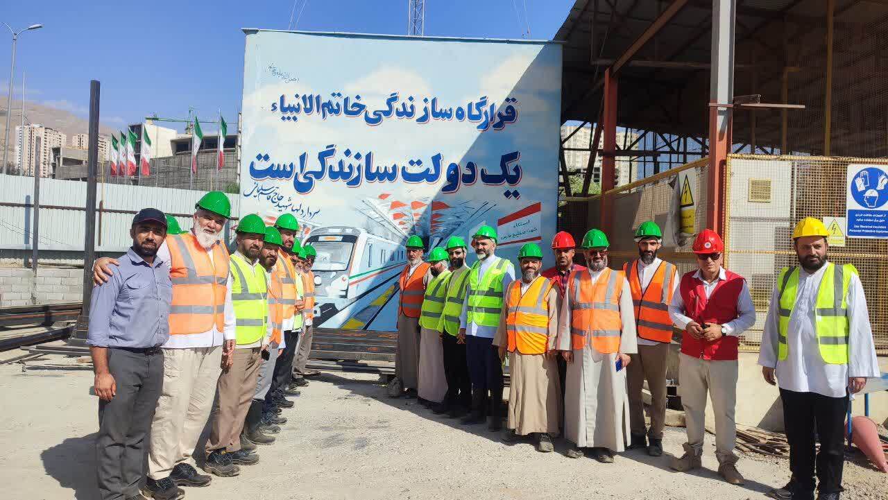 بازدید نمایندگان طلاب و فضلای حوزه های علمیه از عملیات حفاری پروژه خط ۱۰ متروی تهران بازدید