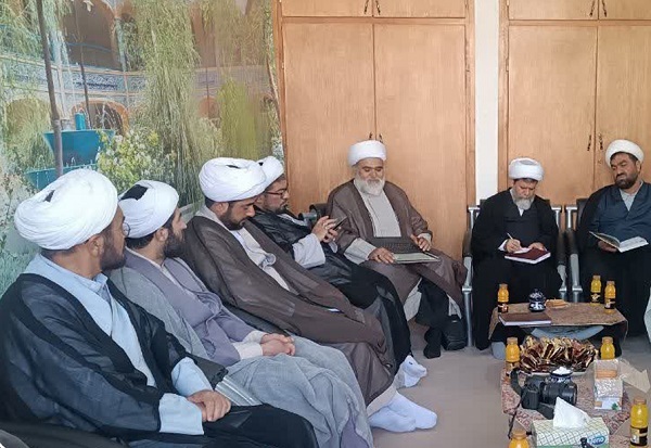 نگاهی به سفر مدیر حوزه علمیه فارس به آباده