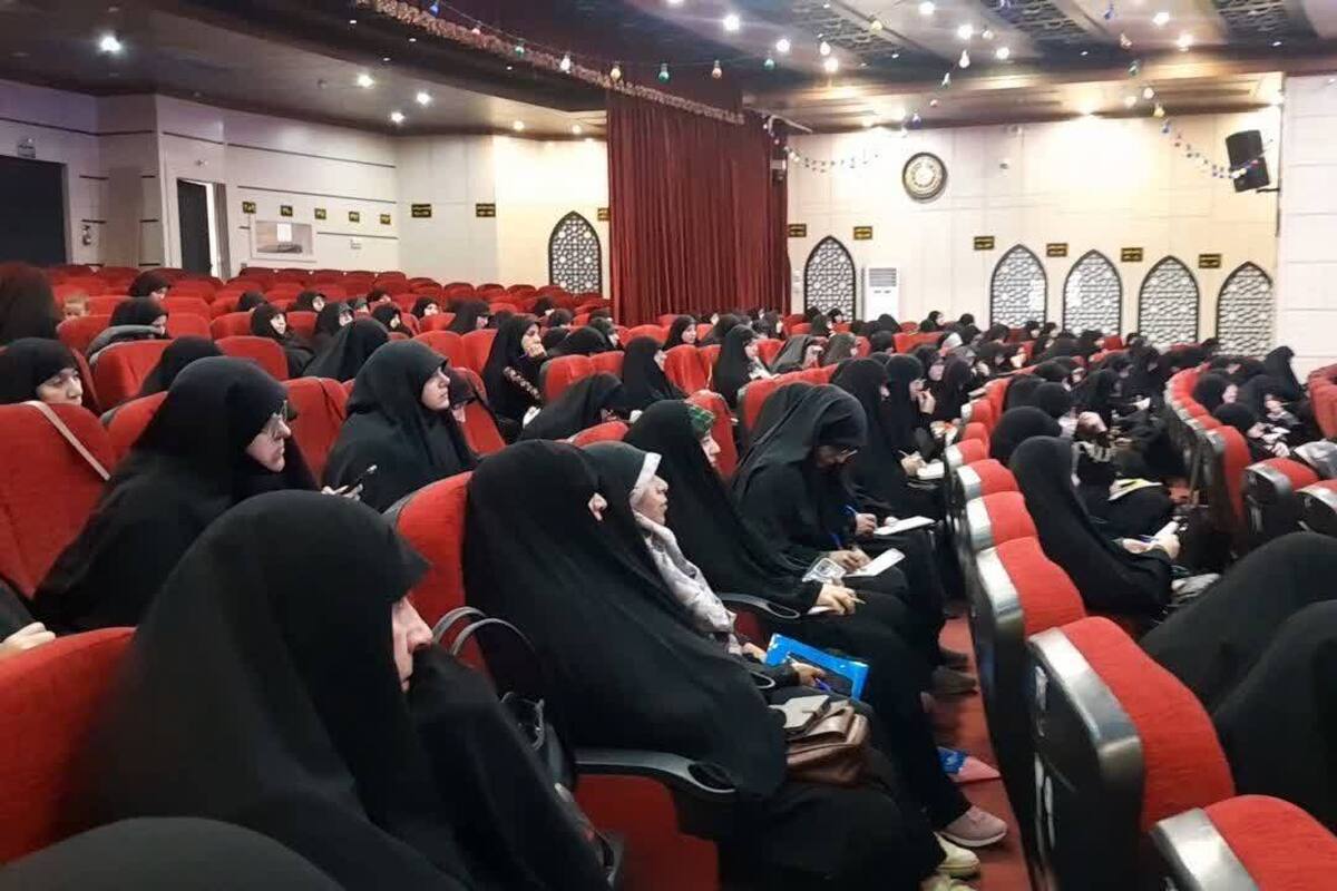 ضرورت حضور فعال طلاب خواهر بسیجی در عرصههای سهگانه/تضمین شکست دشمنان با صبر و سکینه و هدایت معنوی طلاب