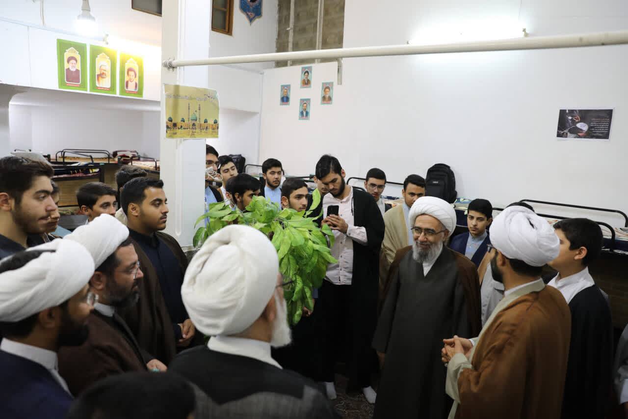 اخلاق و تهذیب از عوامل موفقیت در مسیر طلبگی/طلاب، ادبیات عرب را خوب بخوانند اخلاق و تهذیب از عوامل موفقیت در مسیر طلبگی/طلاب، ادبیات عرب را خوب بخوانند