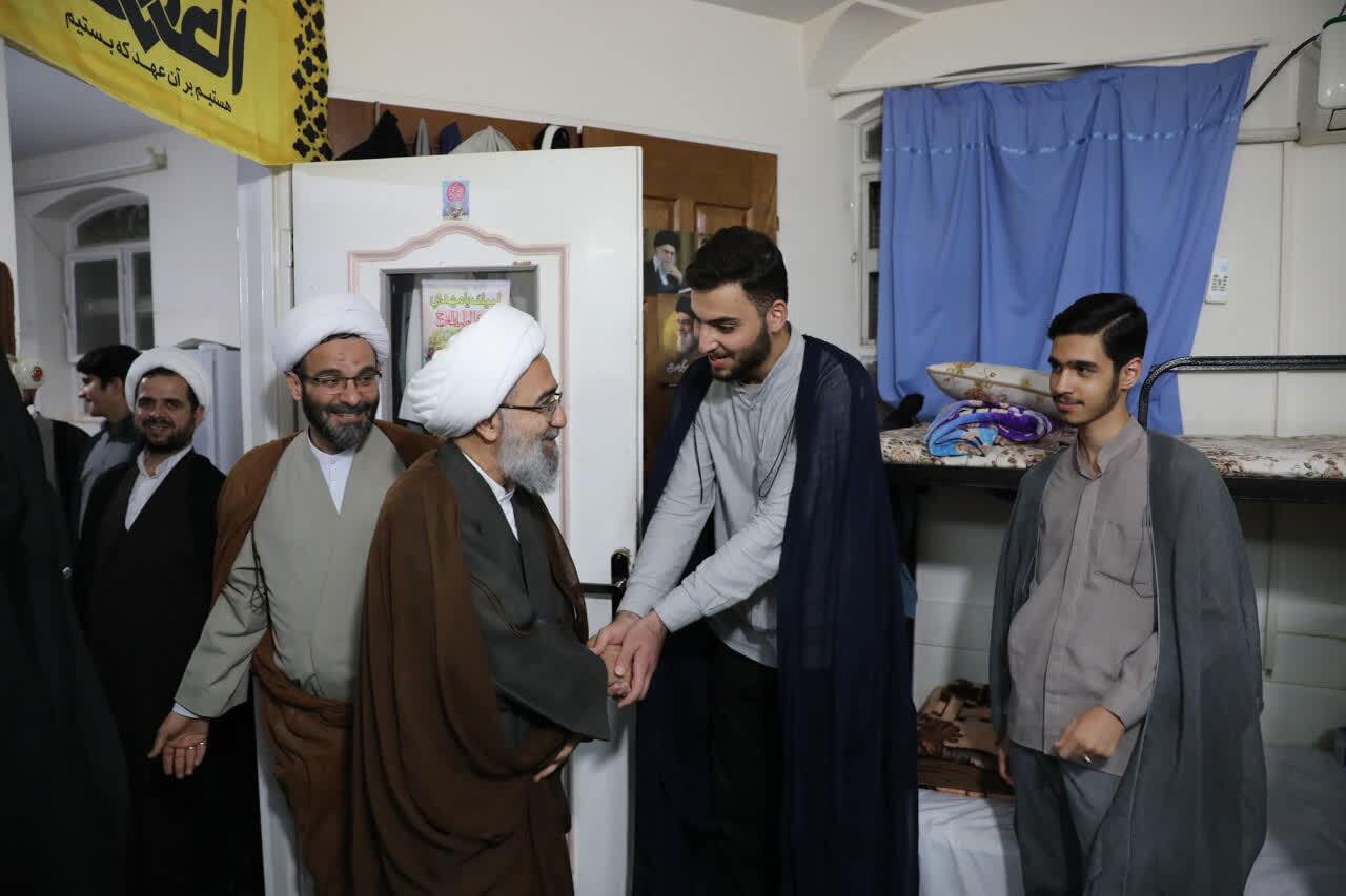 اخلاق و تهذیب از عوامل موفقیت در مسیر طلبگی/طلاب، ادبیات عرب را خوب بخوانند اخلاق و تهذیب از عوامل موفقیت در مسیر طلبگی/طلاب، ادبیات عرب را خوب بخوانند