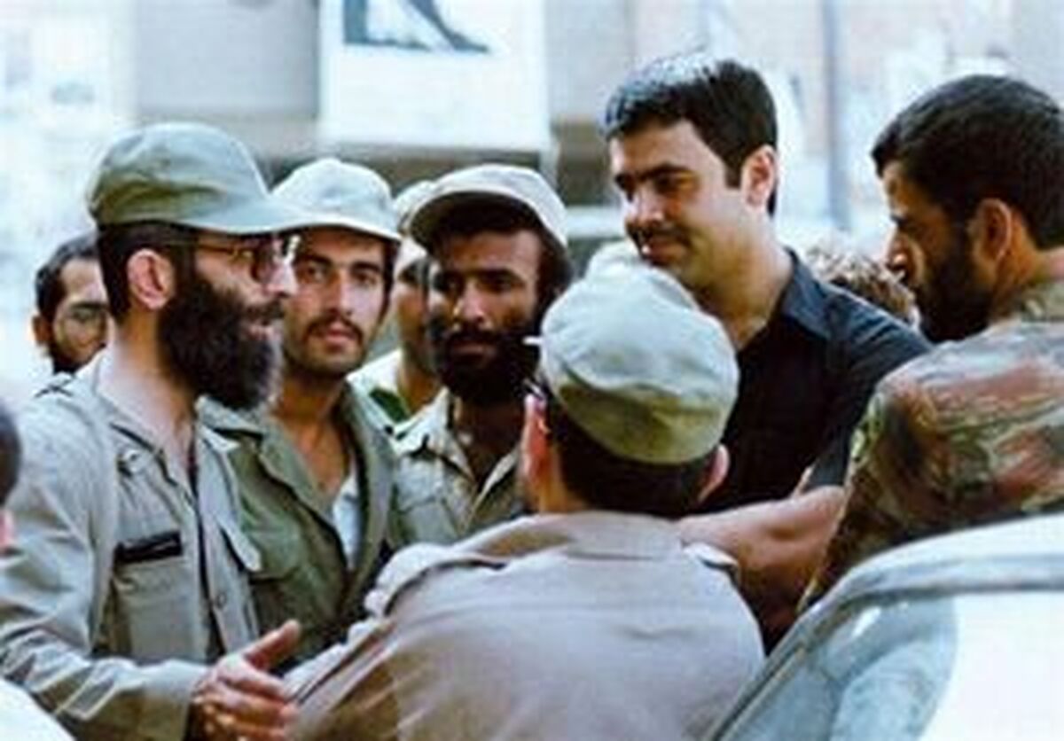 خاطرات محافظان آیت‌الله خامنه‌ای از حضور در جبهه‌ها +عکس