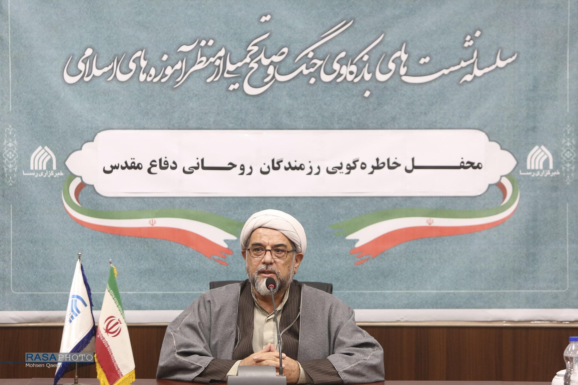 محفل خاطره‌گویی رزمندگان روحانی دفاع مقدس برگزار شد/م