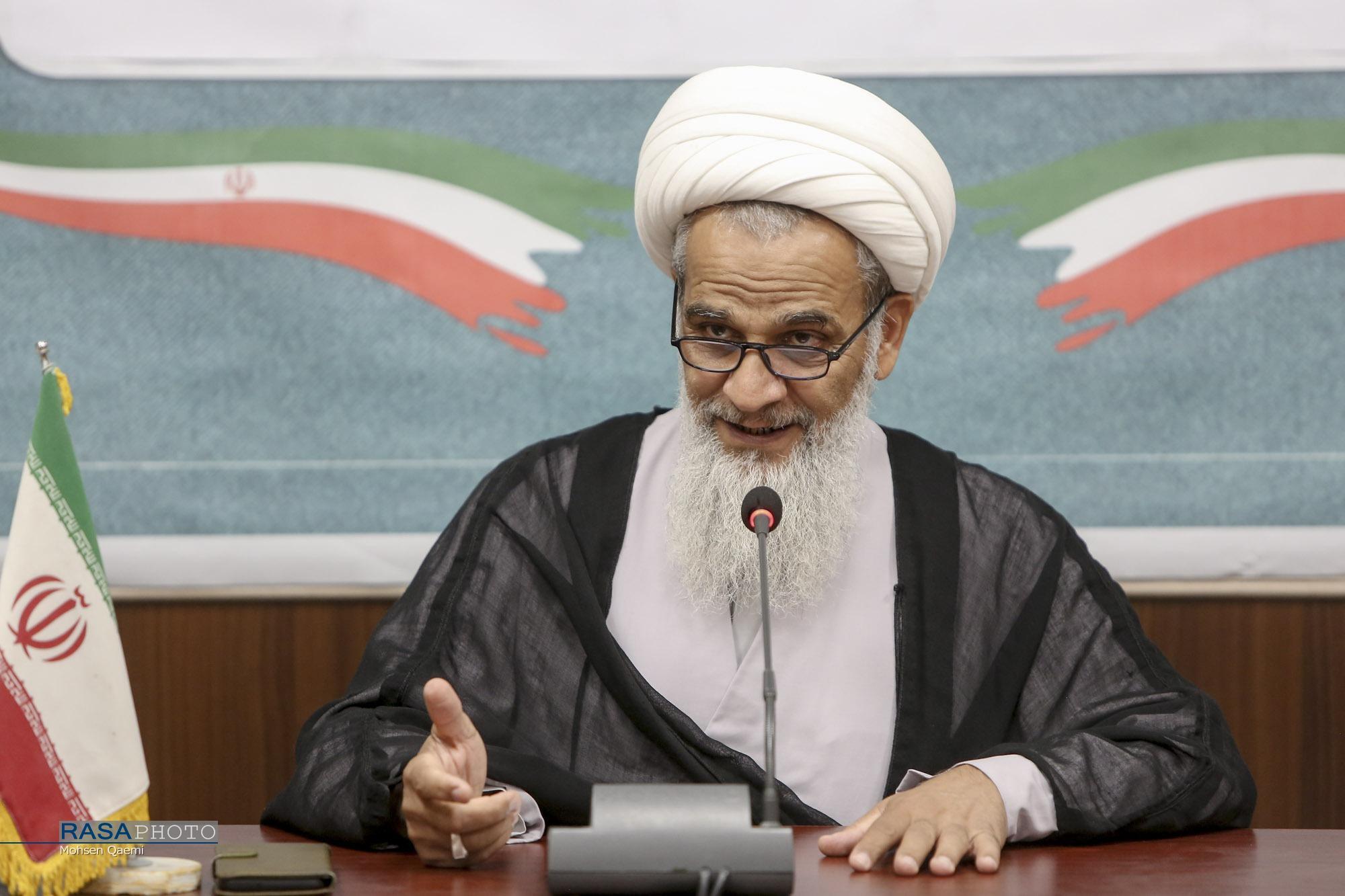 محفل خاطره‌گویی رزمندگان روحانی دفاع مقدس برگزار شد/م