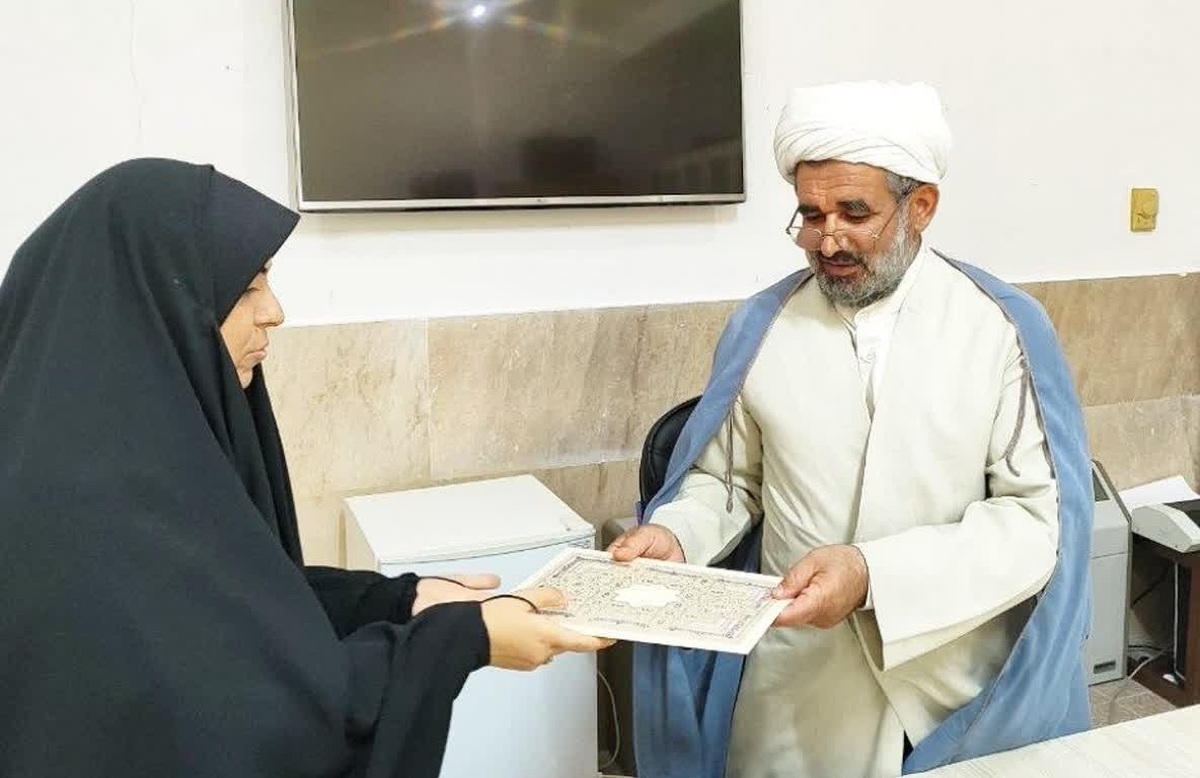 تجلیل از استاد ایثارگر مدرسه علمیه جامعه النور شیراز