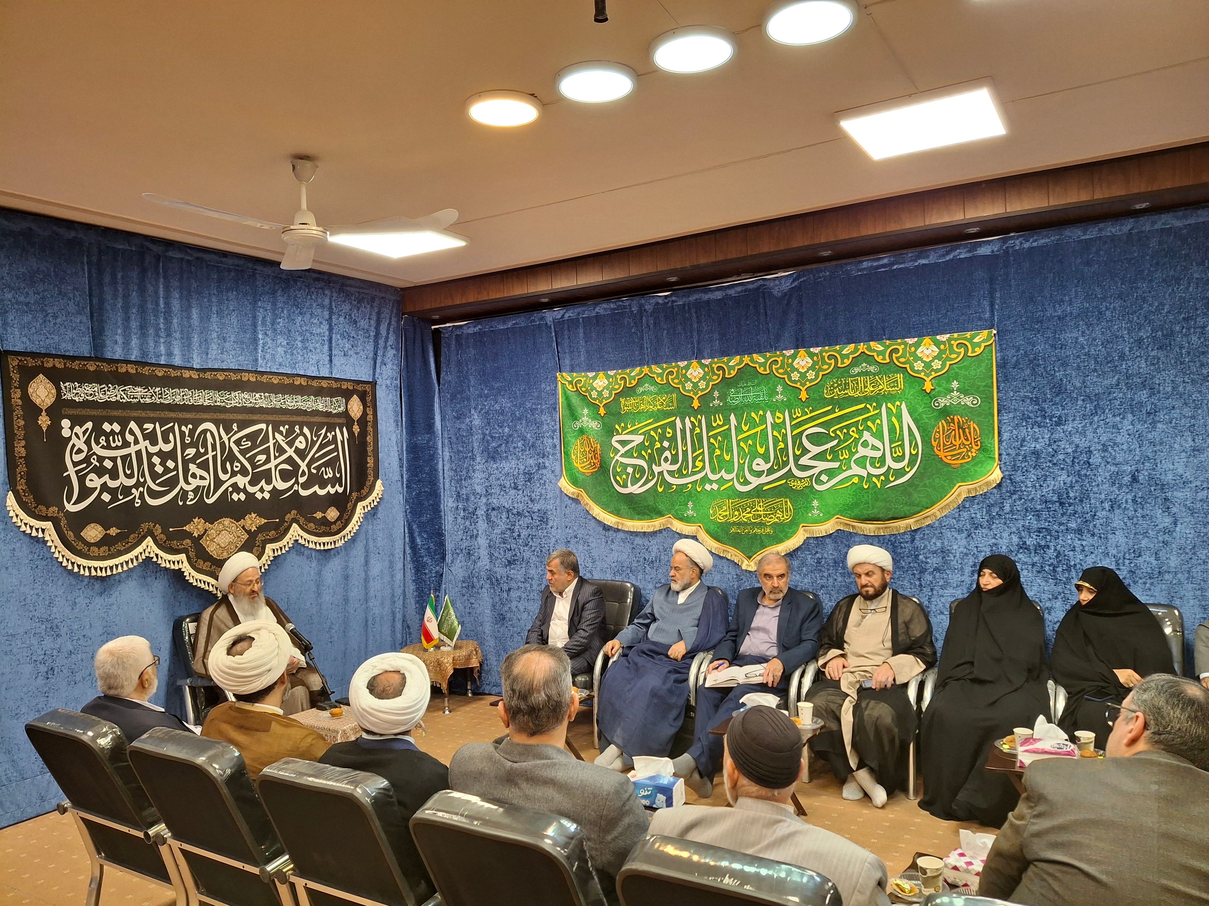 تأکید آیت الله فقیهی بر سه‌گانه‌ی معیشت، فرهنگ و انسجام ملّی