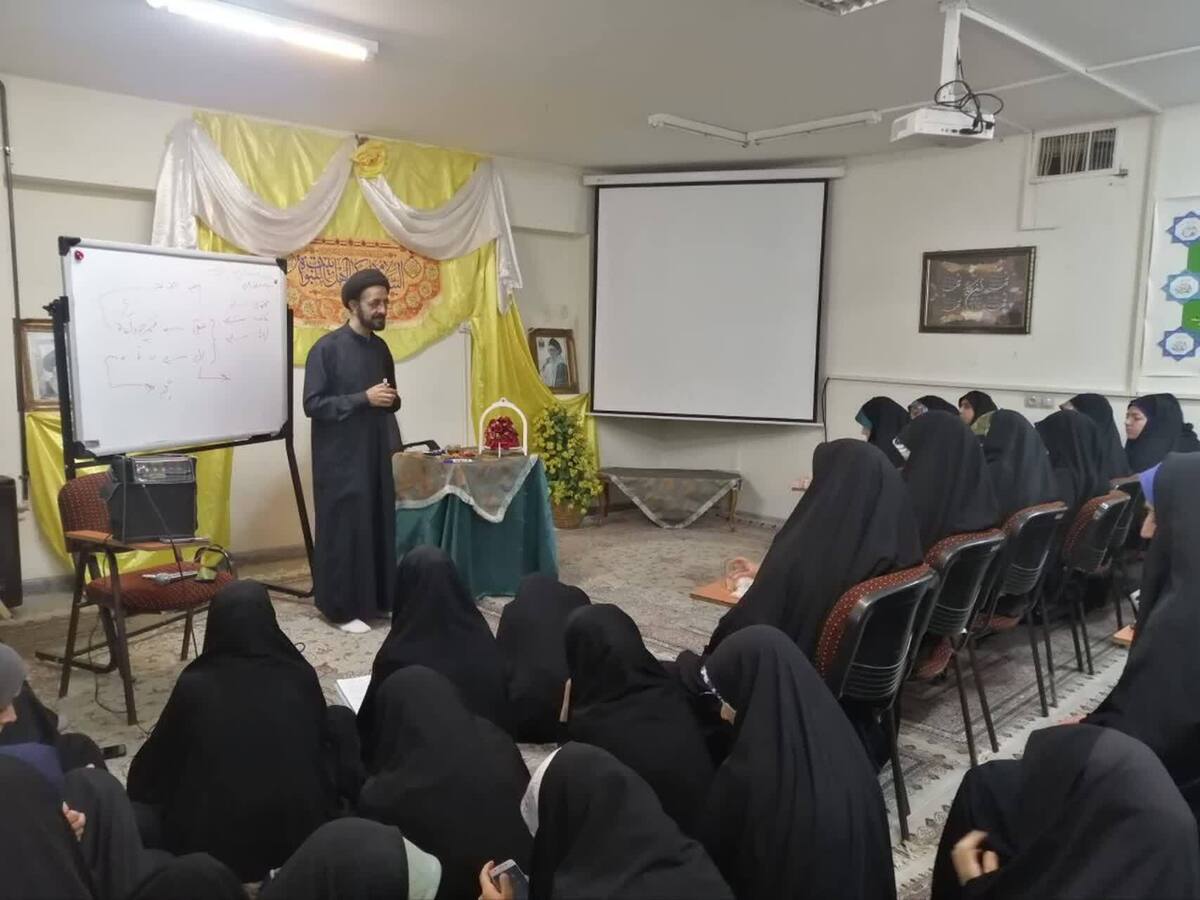 نشست «توانمندسازی و تشکیلاتیکردن فعالیتهای طلاب»