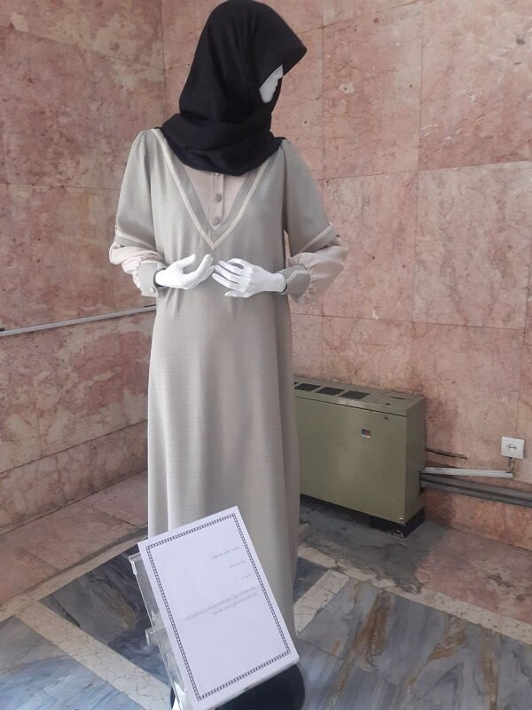 لباسهای قهرمانان بیرنگ، بیجان و بددوخت لباسهای قهرمانان بیرنگ، بیجان و بددوخت