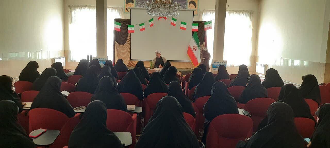 طلبه در جنگ امروز نباید مقهور گفتار گفتمان غالب باشد.