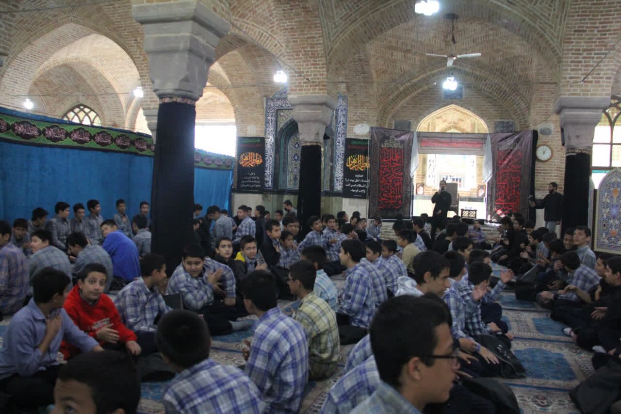 طنین دوباره «یا زهرا» در امامزاده یحیی(ع)؛ طلاب قم و تهران دلهای نوجوانان تهرانی را فاطمی کردند طنین دوباره «یا زهرا» در امامزاده یحیی(ع)؛ طلاب قم و تهران دلهای نوجوانان تهرانی را فاطمی کردند