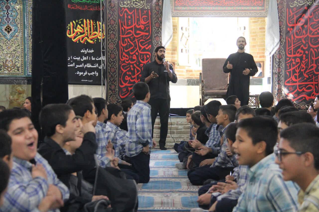 طنین دوباره «یا زهرا» در امامزاده یحیی(ع)؛ طلاب قم و تهران دلهای نوجوانان تهرانی را فاطمی کردند طنین دوباره «یا زهرا» در امامزاده یحیی(ع)؛ طلاب قم و تهران دلهای نوجوانان تهرانی را فاطمی کردند