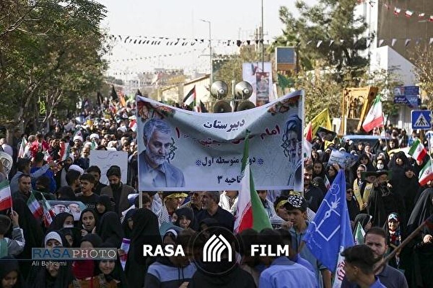 خروش دانش‌آموزان در لبیک به امام خامنه‌ای