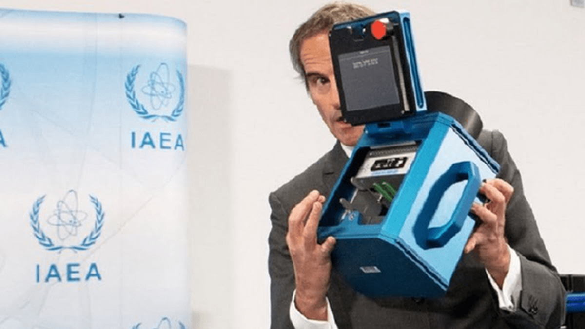 ایران باید با بازرسان آژانس همکاری کند