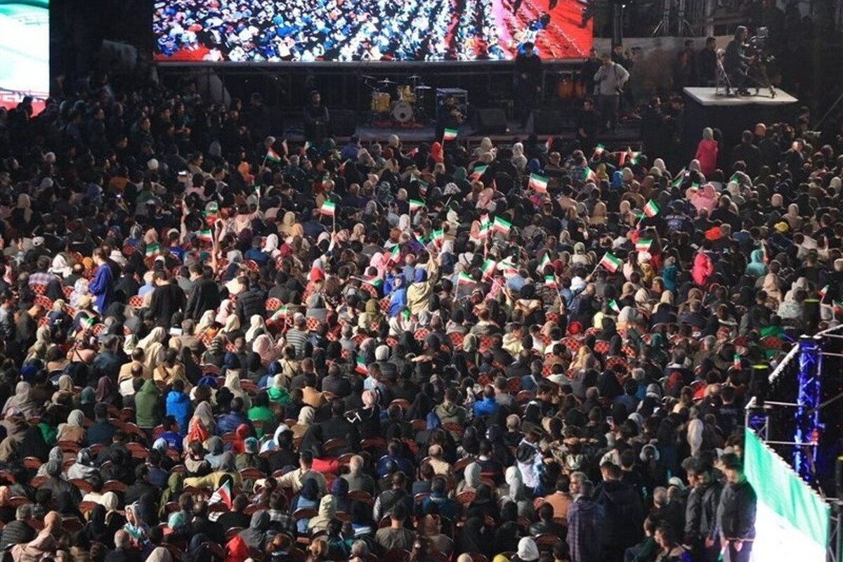 شبی ماندگار در میدان انقلاب