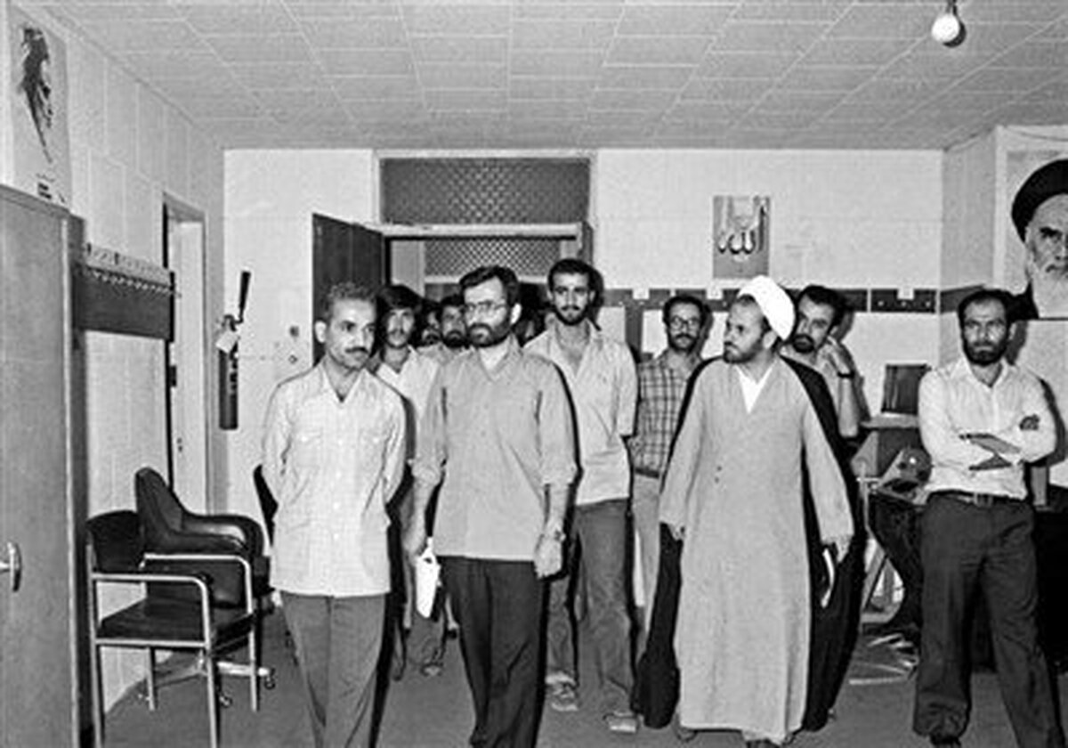 شهید محلاتی گفت: شجونی مرد میدان تویی!