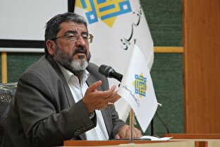 مدیریت رهبر انقلاب مانع تصمیمات یک‌جانبه در سیاست خارجی است