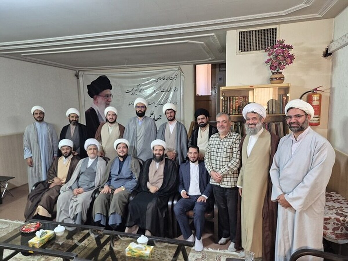 نشست سرگروههای جهادی مدارس علمیه کاشان با مدیر گروههای جهادی حوزه