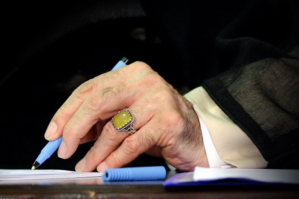 غزلی تازه از رهبری منتشر شد