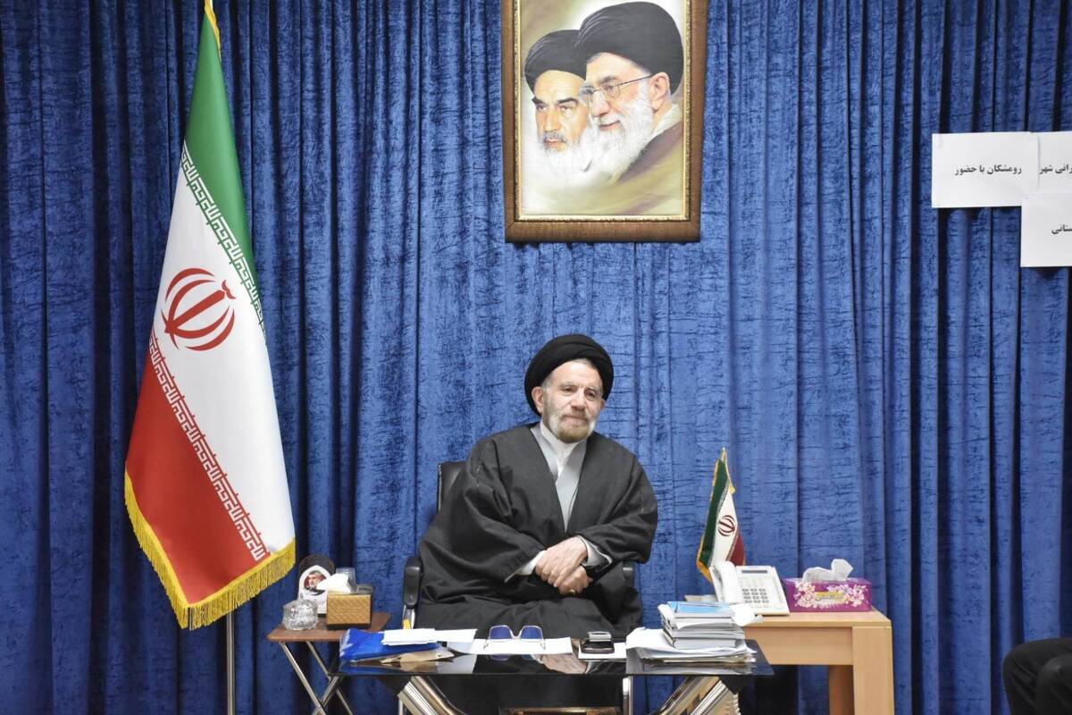 تأکید بر خدمت به خانواده‌های شهدا و پیگیری مطالب