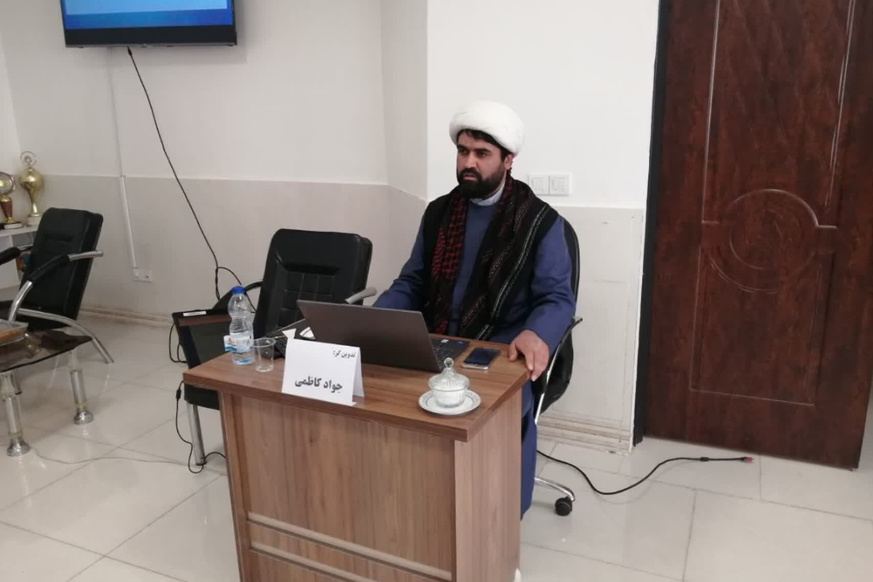 پایان نامه‌ای با محور تحلیل معنا شناختی فرج و کارکردهای آن در آموزه های دینی در مدرسه علمیه تخصصی امام خامنه‌ای دفاع شد