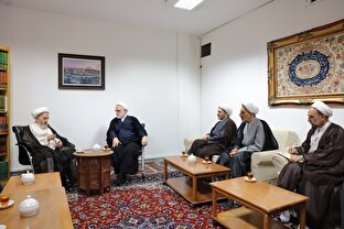 مسئولان برای بهبود وضعیت معیشتی مردم تلاش کنند